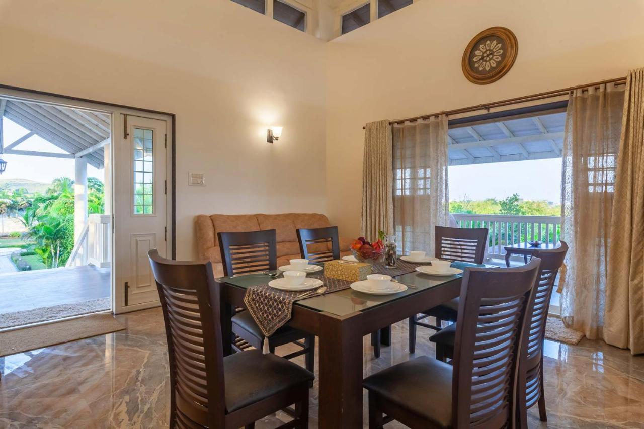 Stayvista'S Lake La Vie - Tranquil Lake-View Villa Amidst Farmland With Pool And Poolside Gazebo - Proximity To Sula Nášik Exteriér fotografie